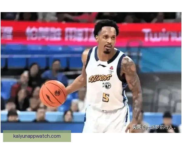 亚历山大空砍33分开局火热后被限制布朗中投成为进攻核心